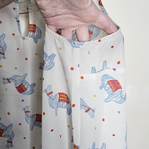 Mod Cloth plus-size llama sleeveless blouse 1X - Picture 7 of 7